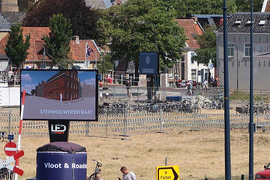 LED scherm fungeert als digitaal bouwbord tijdens Tall Ships Harlingen-1080px