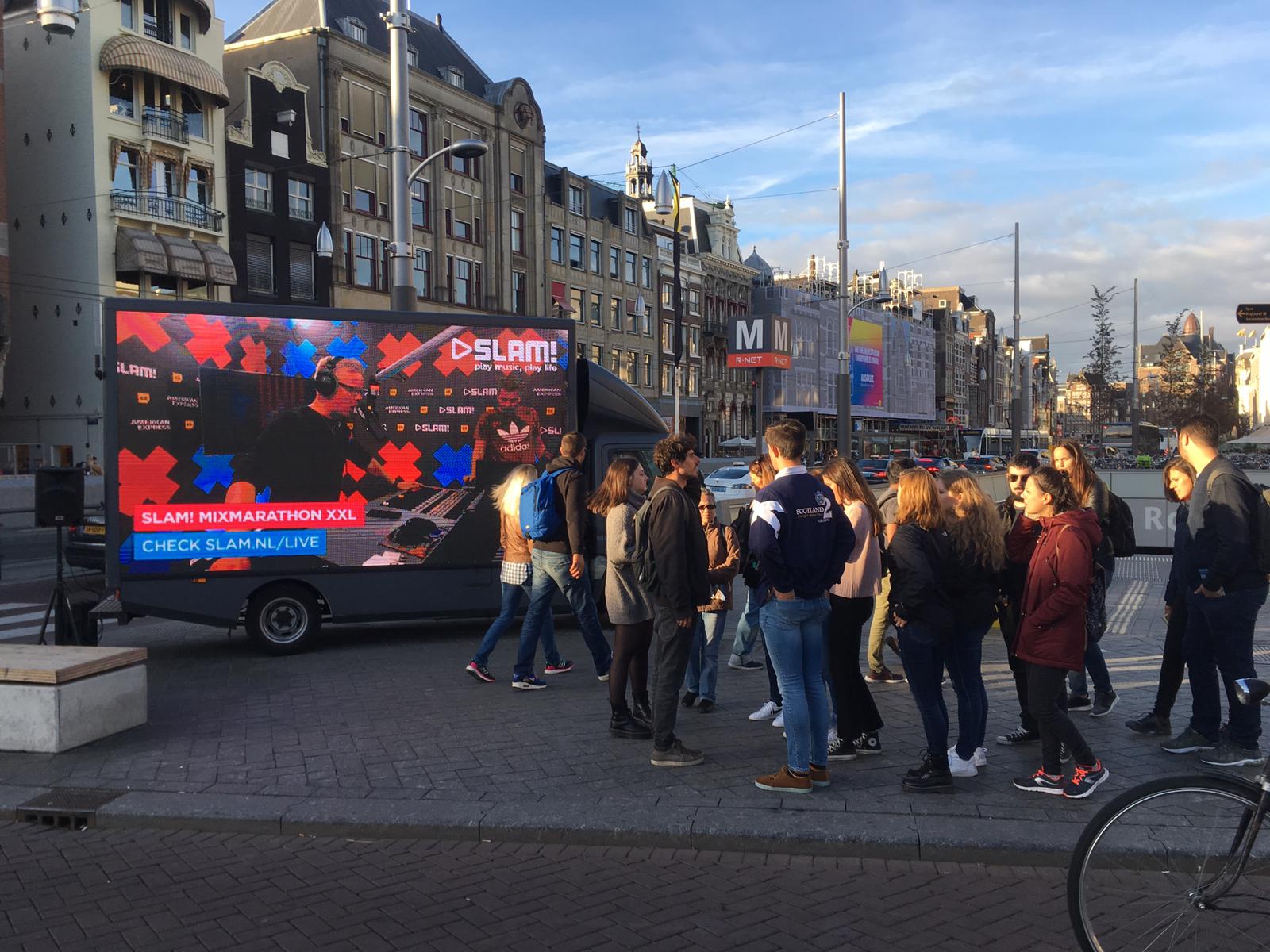 Op de meest prominente plekken zet je de LED Truck neer