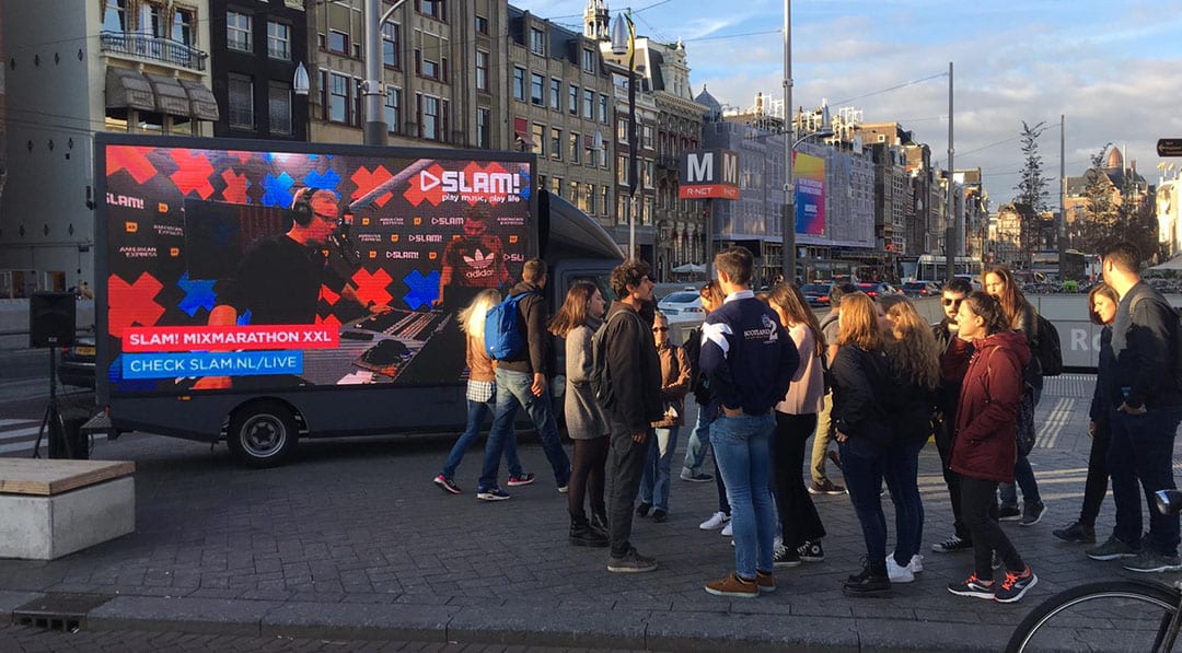 SLAM maakt gebruik van muziek en live verbinding op mobiel LED scherm